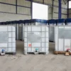 cuve-ibc-blanc-1000L-nettoye-palette-bois-acier-plastique.webp