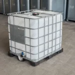 cuve-ibc-blanc-1000L-nettoye-palette-plastique-detail-vue-de-devant-dessus-et-cote.webp