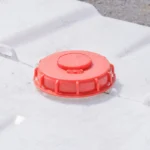 cuve-ibc-blanc-1000L-non-nettoye-sans-cage-sans-palette-detail-ouverture-de-remplissage.webp