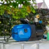 cuve-ibc-blanc-avec-pompe-220V-1000L-nettoye-palette-acier-plastique-vue-de-derriere-cote-pompe-sans-tuyau-de-sortie.webp