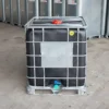 cuve-ibc-noir-1000L-nettoye-palette-acier-plastique-detail-vue-de-devant-et-dessus.webp