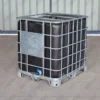 cuve-ibc-noir-1000L-remis-a-neuf-palette-acier-plastique-detail-vue-de-devant-dessus-et-cote.webp