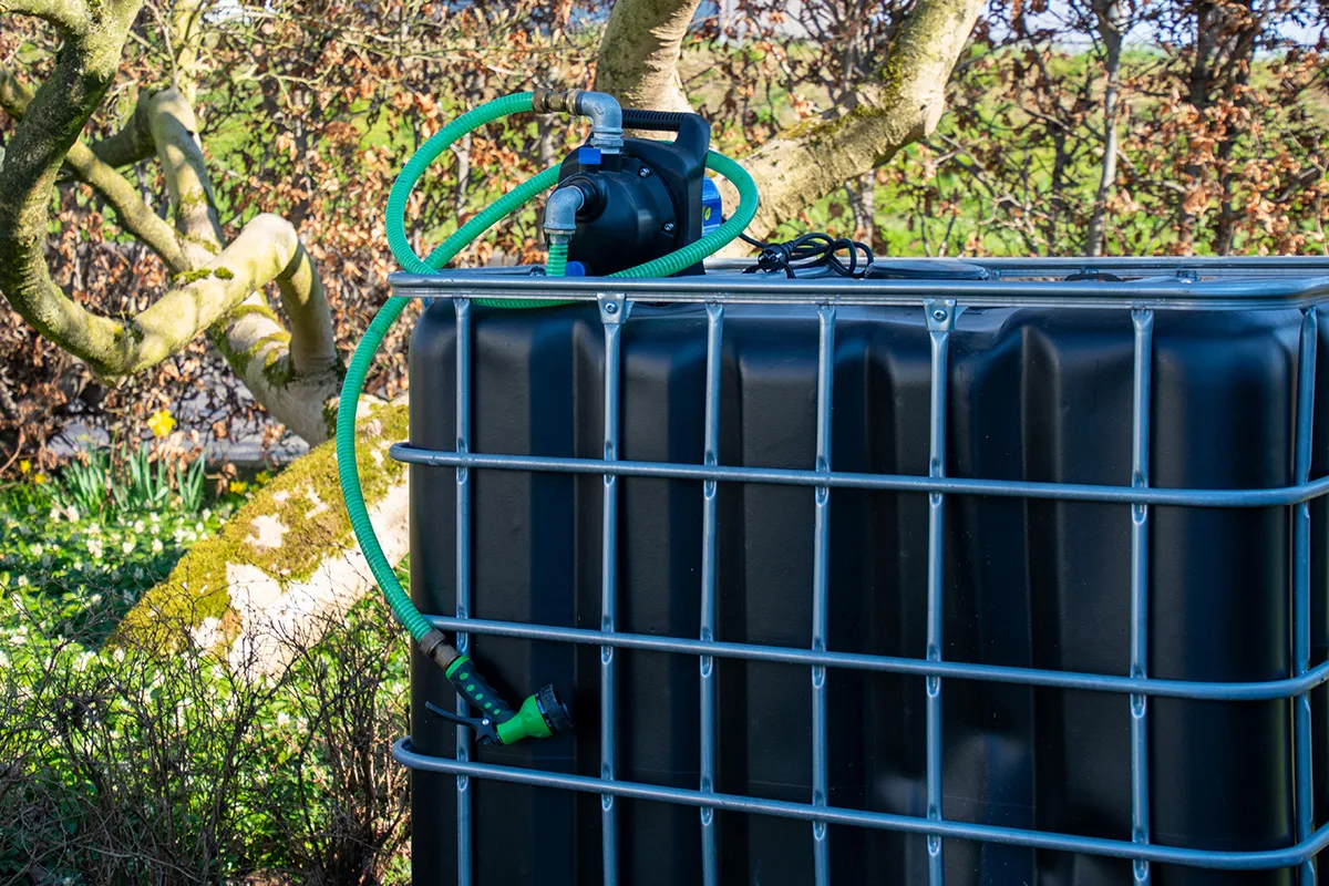 cuve ibc 1000l avec pompe 220v