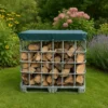 Cuve 1000 litres utilisée comme IBC bois de chauffage dans le jardin, idéale pour le stockage de bois à l’extérieur
