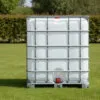 Cuve IBC 1000 litres – blanc – palette acier ou plastique – renouvelé - dans le jardin