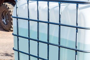 cuve-ibc-1000-litres-blanc-palette-acier-ou-plastique-renouvele-cuve-eau-1000-litres-blanche