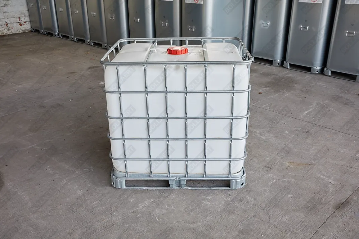 cuve-ibc-1000-litres-blanc-palette-acier-ou-plastique-renouvele-detail-palette-acier-vue-laterale cuve-ibc-1000-litres-blanc-palette-acier-ou-plastique-renouvele-detail-palette-acier-vue-laterale